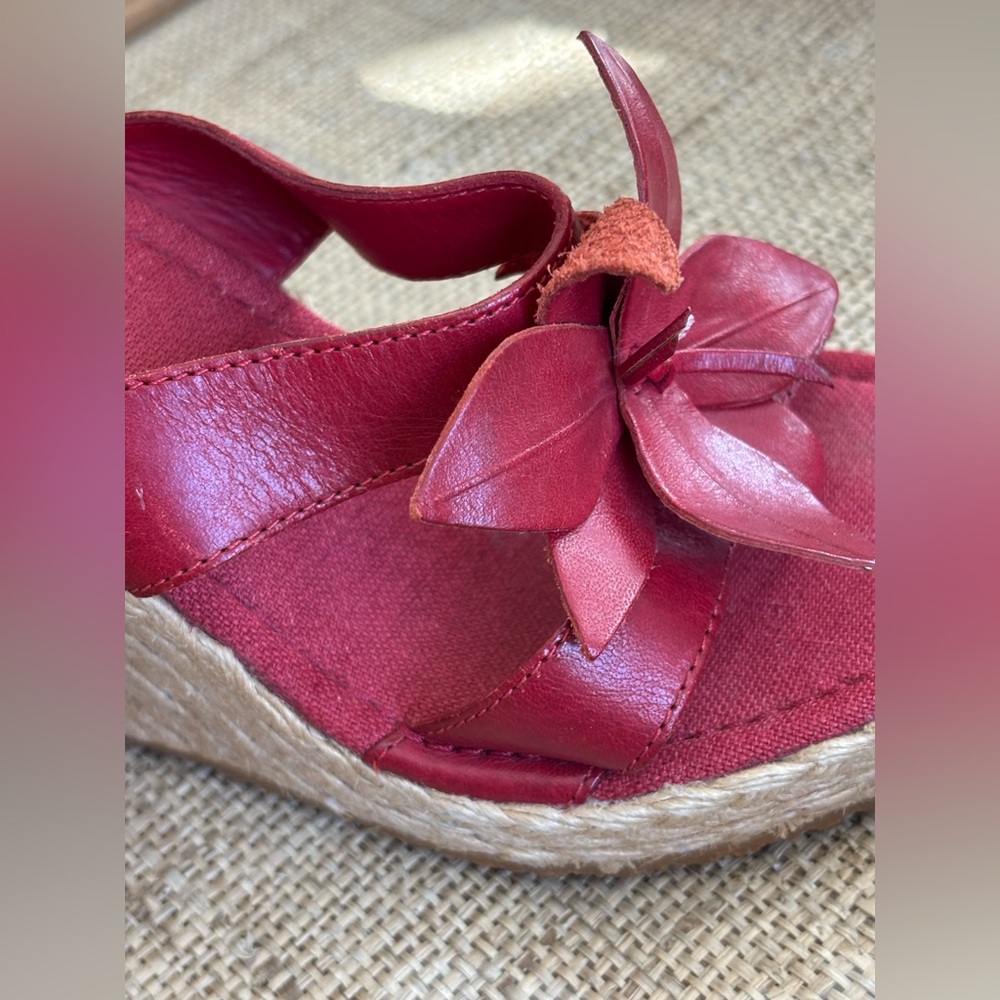 The Sweetest Little Red Wedges Adorned with Leather Flowers. Size 6.5